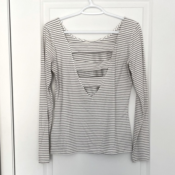 💕3/20$ Garage Boat Neck Open Back Long Sleeve Shirt - Picture 2 of 5